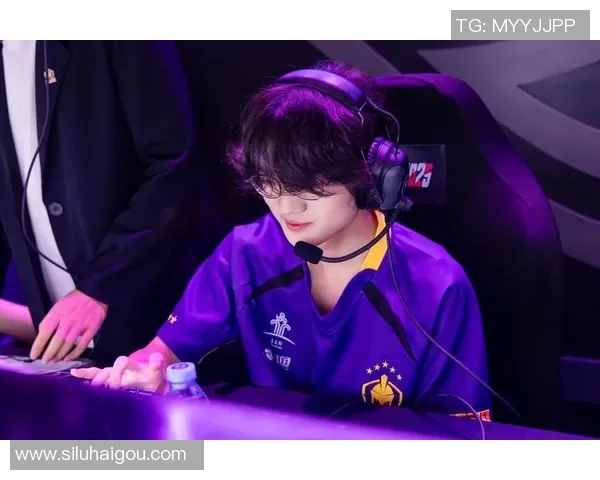 KPL狼队与RNGM激战正酣谁能在赛场上笑到最后揭秘精彩对决瞬间