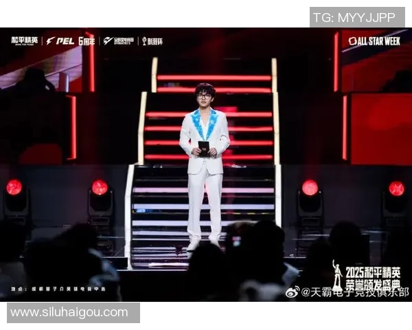 Aching荣获年度最佳新秀奖项引发广泛关注与热议