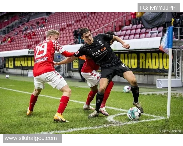 莱比锡红牛主场惊险战平沙尔克04,悬念丛生! 莱比锡红牛主场惊险战平沙尔克04,悬念丛生!